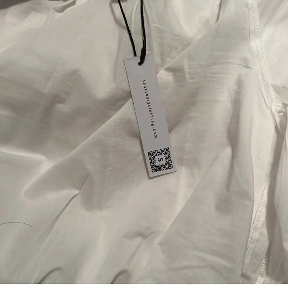 Sanctuary Crisp White off shoulder 3/4 sleeves top. - Picture 6 of 7